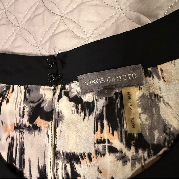 Vince Camuto Black & White Abstract Sleeveless Blouse - Size L - Picture 9 of 10